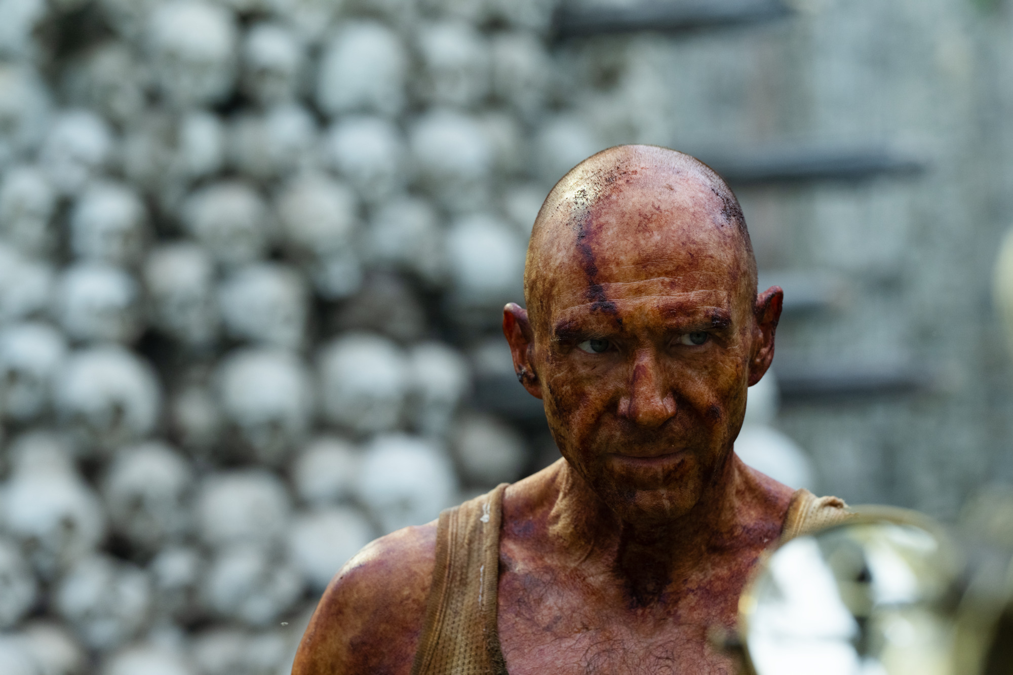 Spike 与 Kelson 医生,以及他手中的骷髅