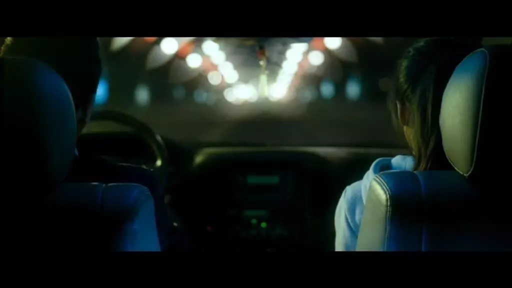 夜里开车的路上