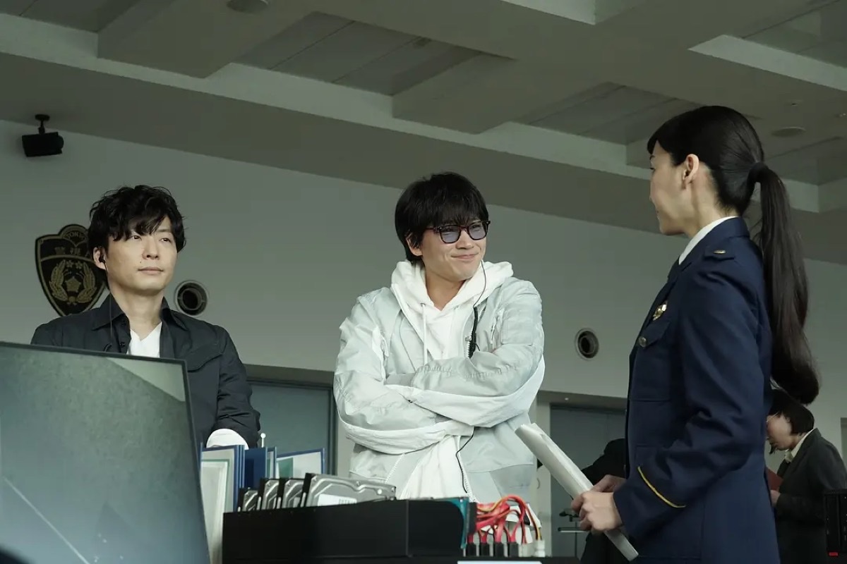 伊吹蓝、志摩一未与西武藏野署署长桔梗结弦