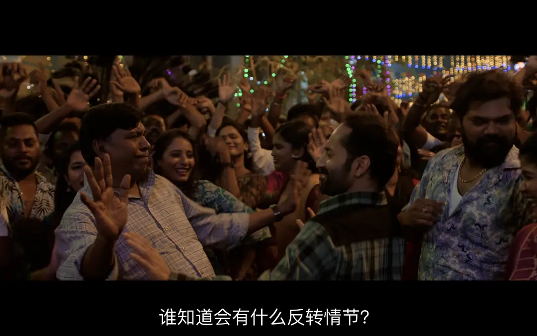 达雅初次闯入维拉家中，两人在昏暗房间里对峙