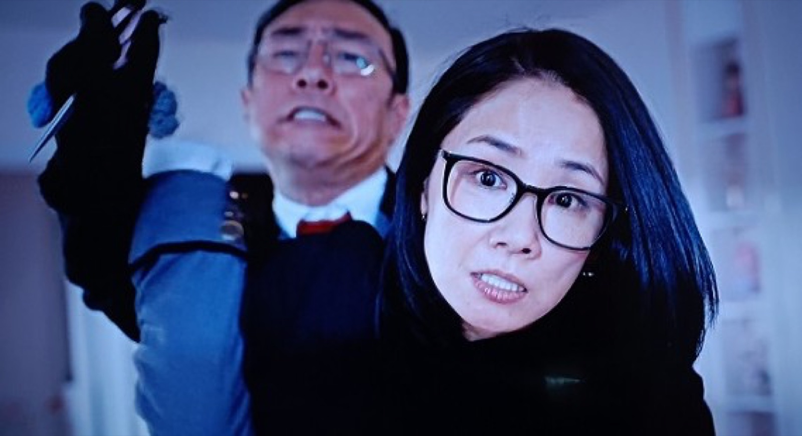 香苗袭击奈津美时被毛利从背后拦住