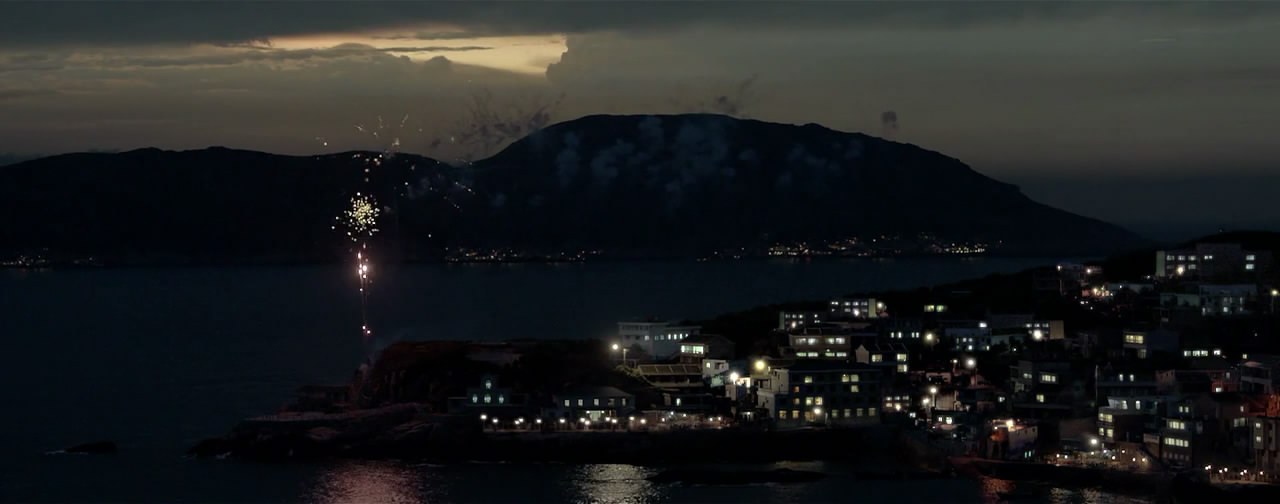 夜色与烟火映照下的东极岛
